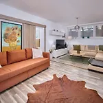 2 Bedrooms, 2 Bathrooms & Garden