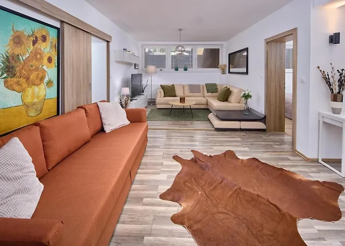 2 Bedrooms, 2 Bathrooms & Garden