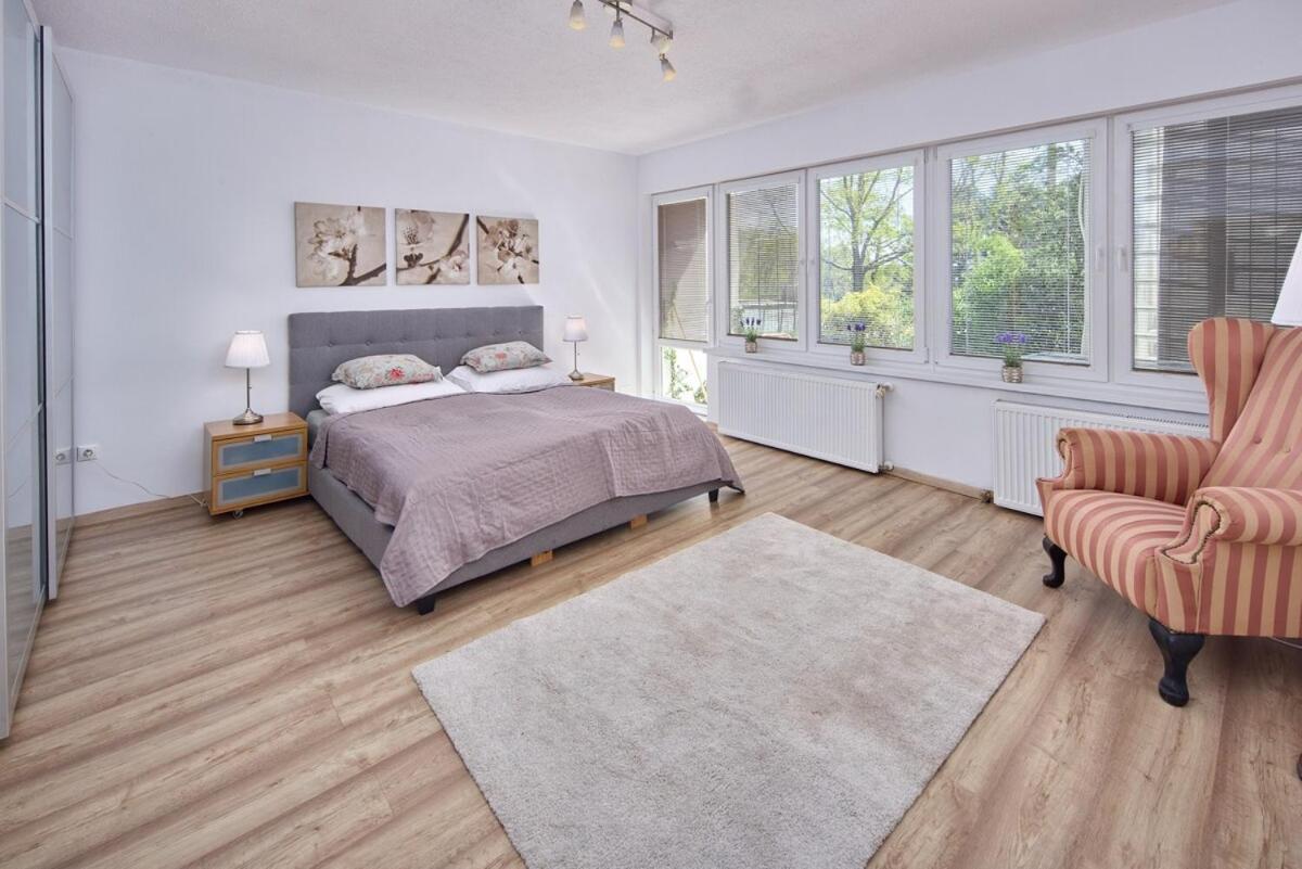 Apartmán 2 Bedrooms, 2 Bathrooms & Garden Bratislava