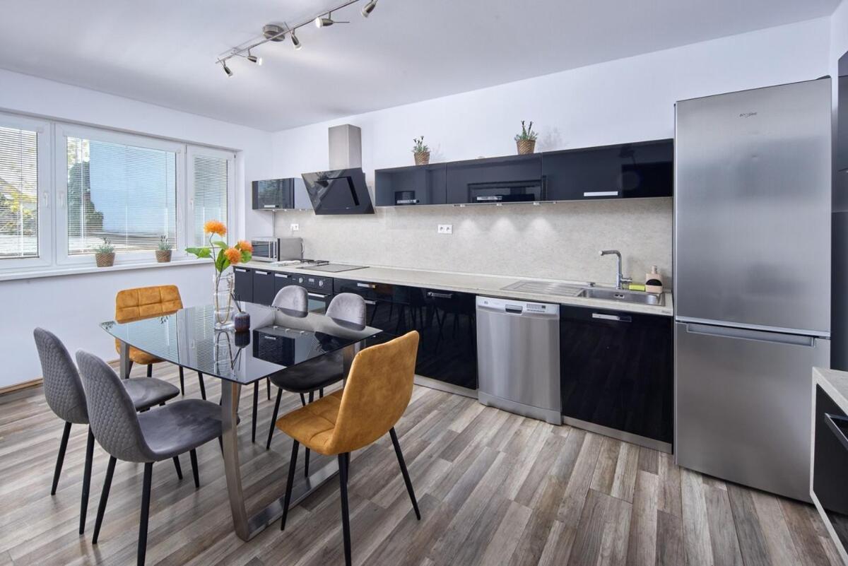 2 Bedrooms, 2 Bathrooms & Garden * Bratislava